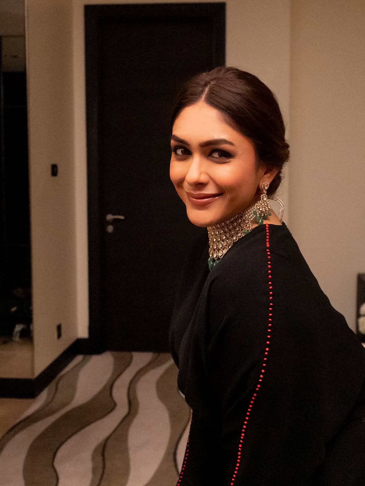 Mrunal Thakur | పూల గౌనులో క్యూట్ ఫొటోలతో కట్టిపడేసిన సీతారామం హీరోయిన్ - Image 4
