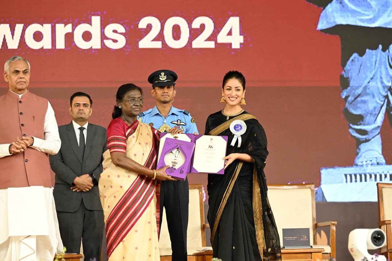 National Awards | అట్టహాసంగా జాతీయ అవార్డుల ప్రదానోత్సవ వేడుక – పురస్కారాలు స్వీకరించిన టాలీవుడ్ ప్రముఖులు వీళ్లే! - Image 12