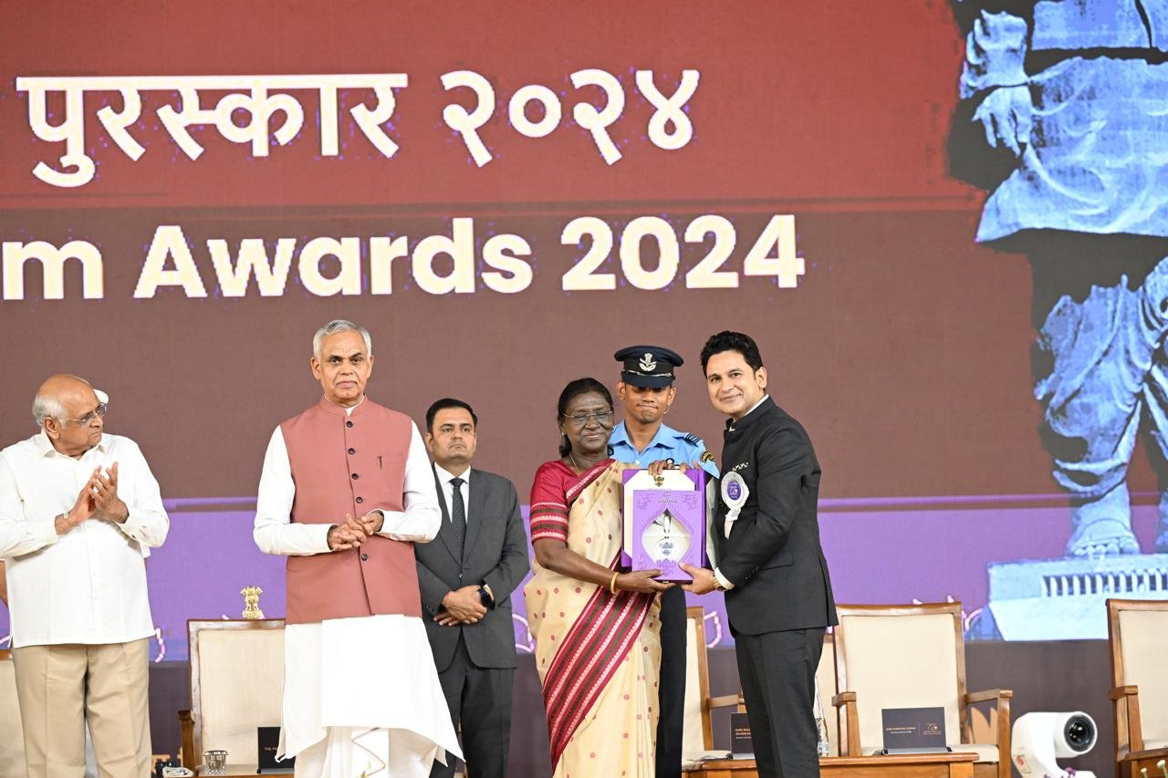 National Awards | అట్టహాసంగా జాతీయ అవార్డుల ప్రదానోత్సవ వేడుక – పురస్కారాలు స్వీకరించిన టాలీవుడ్ ప్రముఖులు వీళ్లే! - Image 2