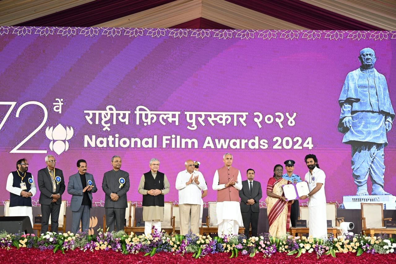 National Awards | అట్టహాసంగా జాతీయ అవార్డుల ప్రదానోత్సవ వేడుక – పురస్కారాలు స్వీకరించిన టాలీవుడ్ ప్రముఖులు వీళ్లే! - Image 6