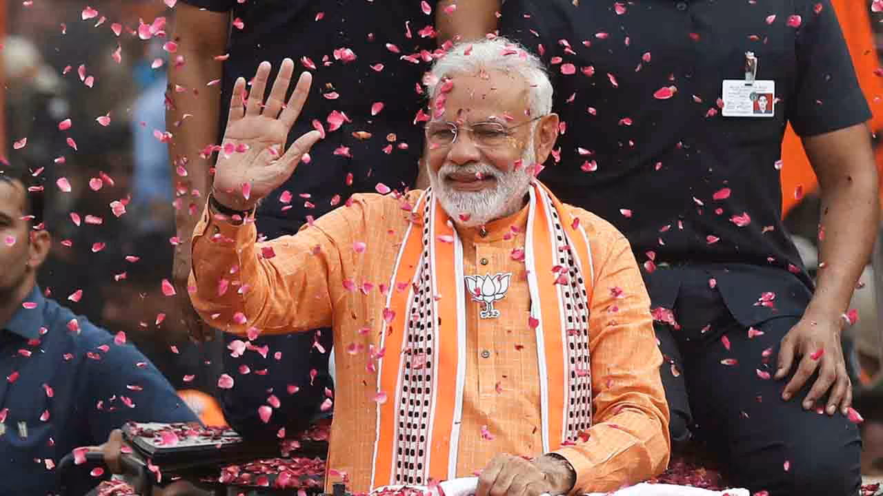 PM Modi | ప్రధాని మోదీ 76వ పుట్టినరోజు స్పెషల్.. రక్తదానం చేసిన సీఎం