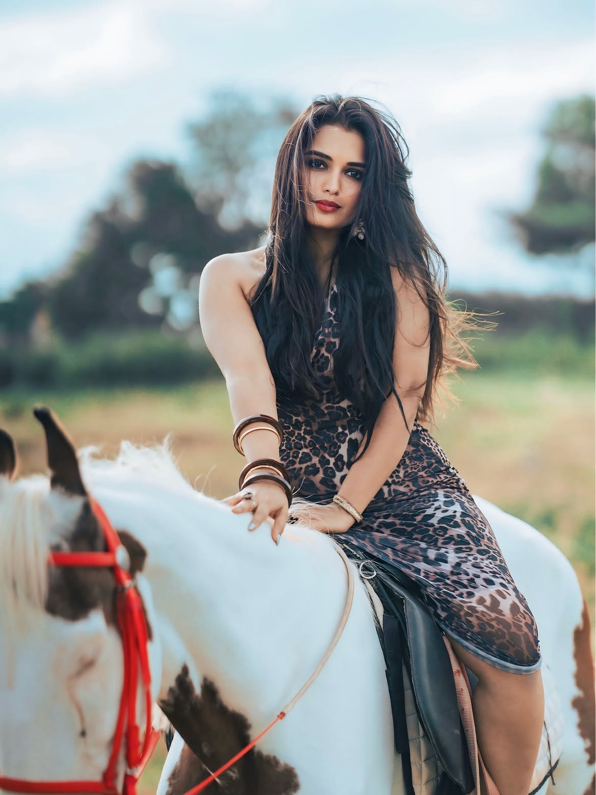 Priyanka Jain | బిగ్బాస్ బ్యూటీ హార్స్ రైడింగ్ – క్యూట్ ఫొటోలపై ఓ లుక్కేయండి! - Image 1