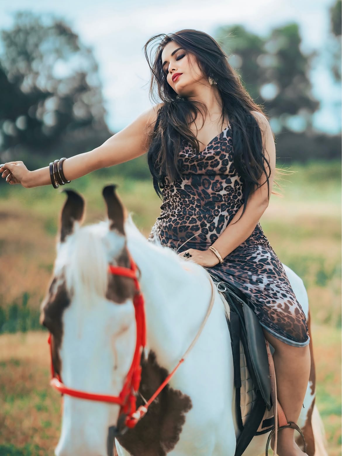Priyanka Jain | బిగ్బాస్ బ్యూటీ హార్స్ రైడింగ్ – క్యూట్ ఫొటోలపై ఓ లుక్కేయండి! - Image 11