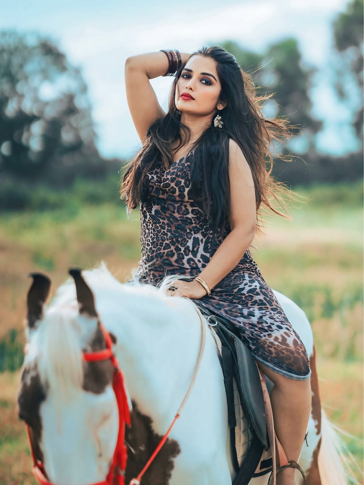 Priyanka Jain | బిగ్బాస్ బ్యూటీ హార్స్ రైడింగ్ – క్యూట్ ఫొటోలపై ఓ లుక్కేయండి! - Image 2