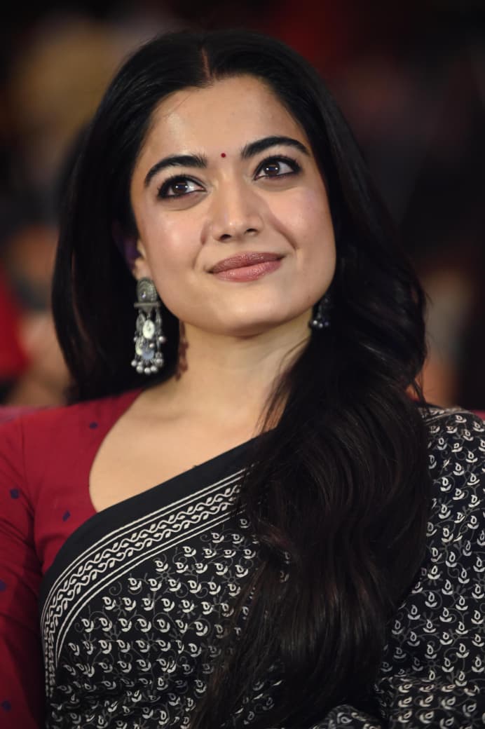 Rashmika Mandanna | ఎపిక్ ట్రైలర్ లాంఛ్ వేడుకలో మెరిసిన రష్మిక – మరిది సినిమా ఈవెంట్కు గెస్ట్గా వదిన - Image 4