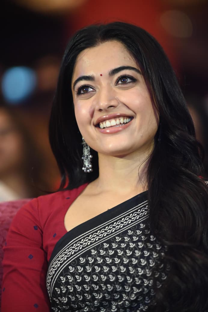Rashmika Mandanna | ఎపిక్ ట్రైలర్ లాంఛ్ వేడుకలో మెరిసిన రష్మిక – మరిది సినిమా ఈవెంట్కు గెస్ట్గా వదిన - Image 5