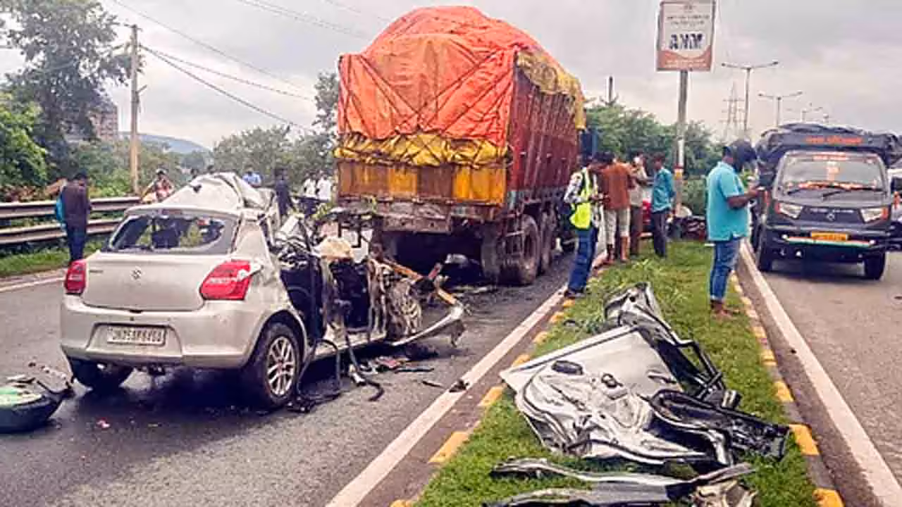 Jharkhand minister | జార్ఖండ్లో ఘోర రోడ్డు ప్రమాదం.. మంత్రి కుమార్తె సహా నలుగురు మృతి