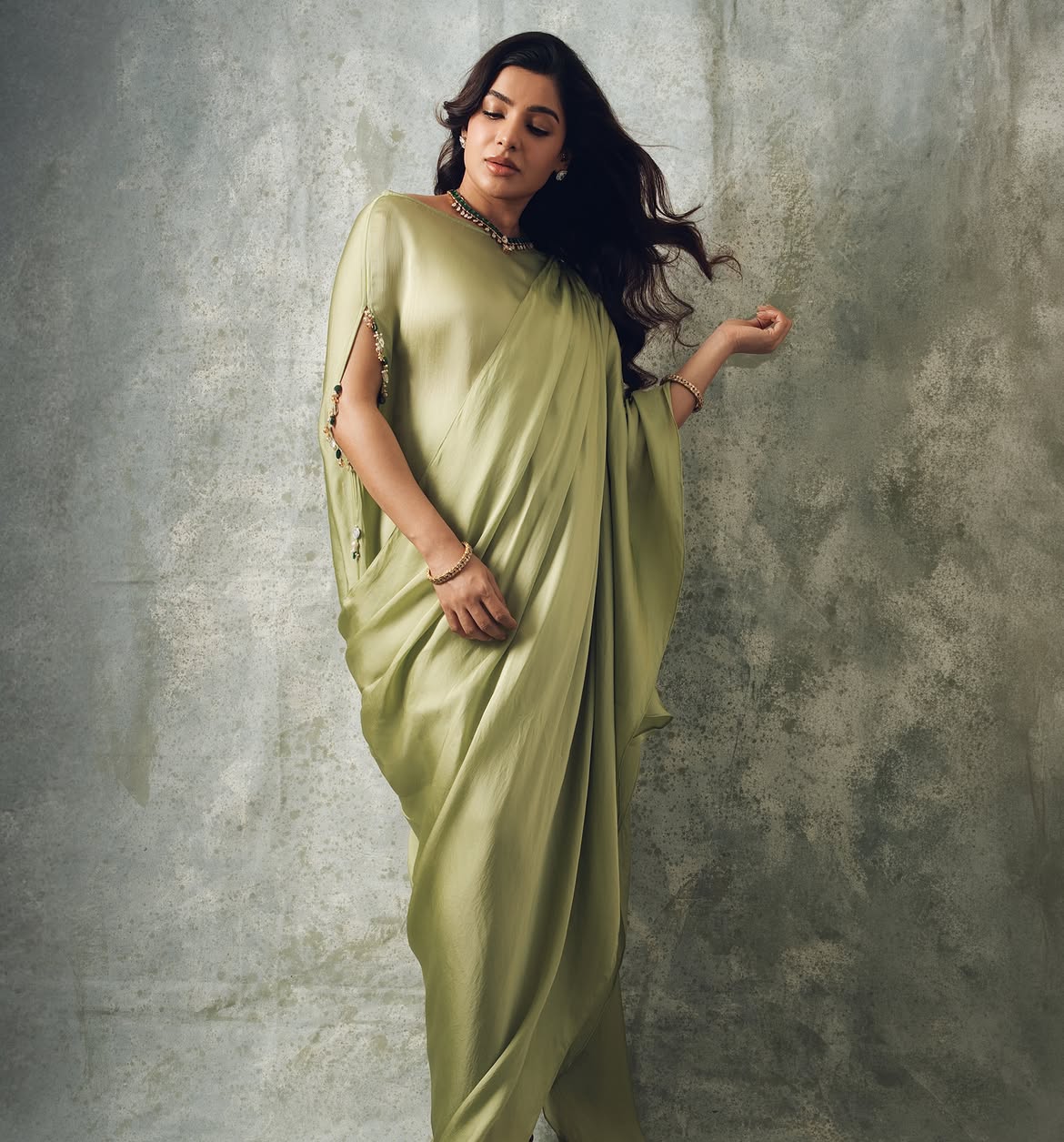 Samantha | జిమ్కు “నో” బ్రేక్ – బేబీ బంప్తో సమంత వర్కవుట్స్ - Image 1