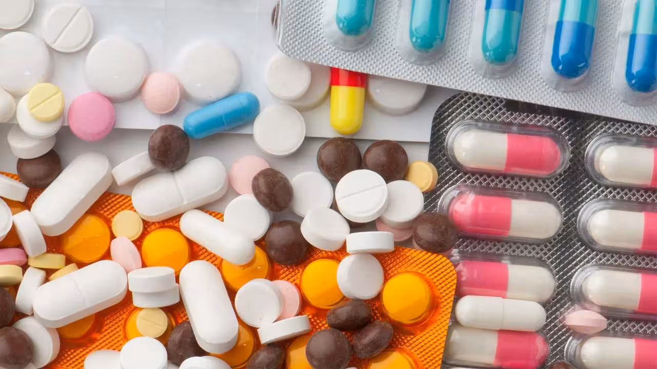 Antibiotics | పెయిన్కిల్లర్లు, యాంటీబయాటిక్స్ వాడుతున్నారా..? కేంద్ర ప్రభుత్వం కీలక సూచనలు..!