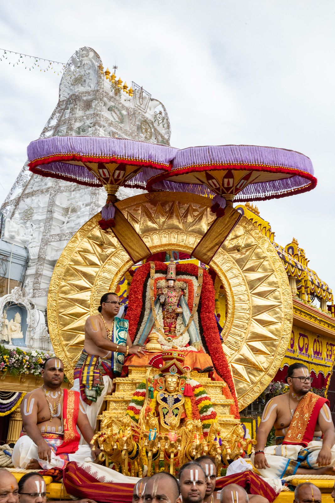 ఏడో రోజు ఉదయం సూర్యప్రభ వాహనంపై మలయప్పస్వామి దివ్యదర్శనం ఇచ్చారు.