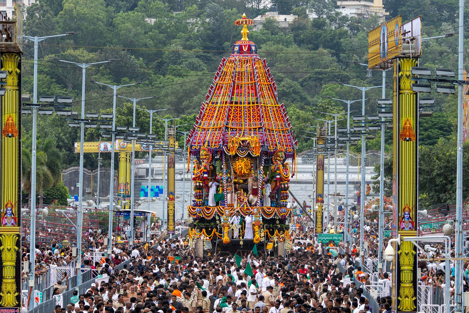 Brahmotsavam 2026 | రథంపై రాజసం.. అశ్వంపై దివ్య తేజం.. కనులపండువగా వెంకన్న బ్రహ్మోత్సవం.. - Image 33