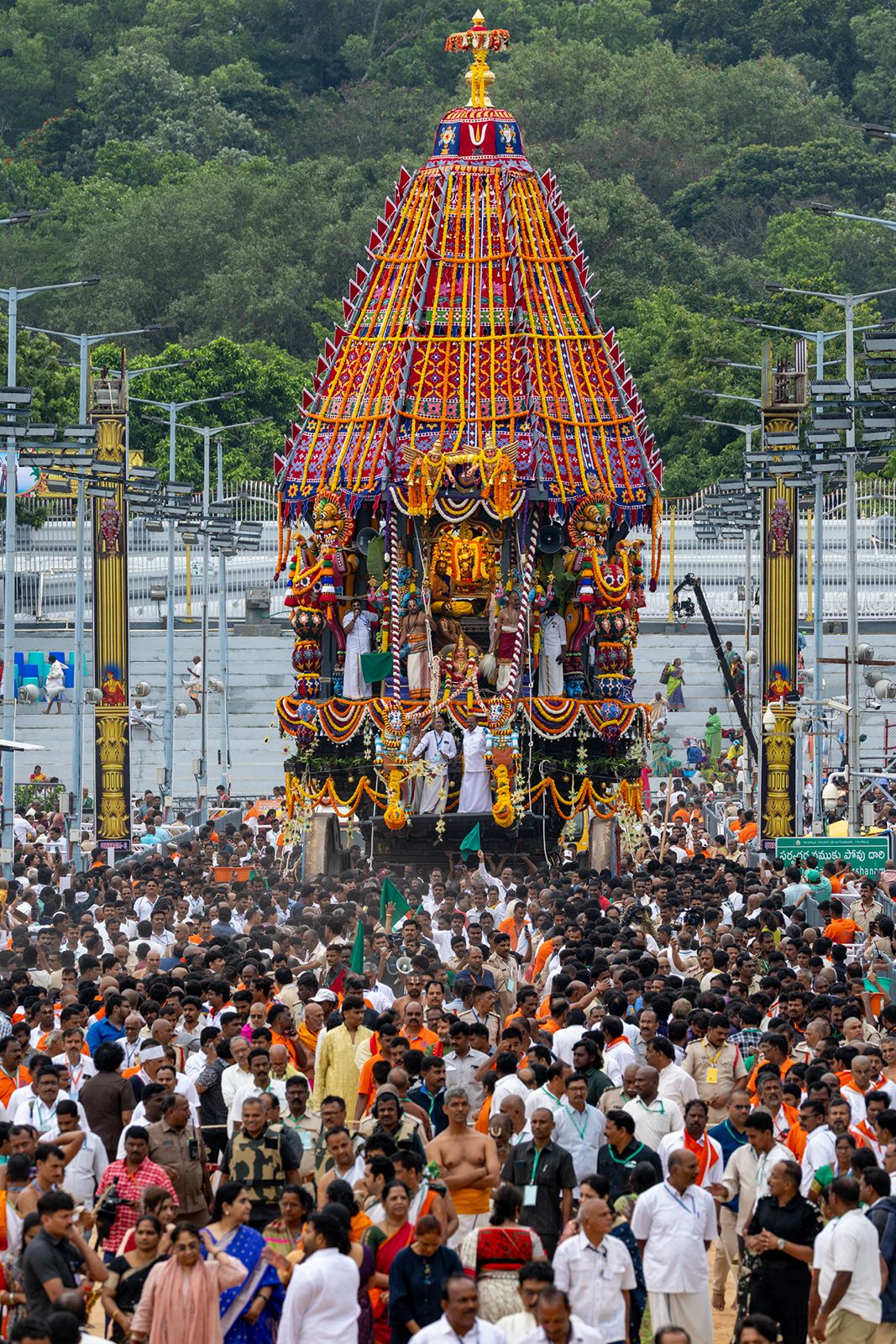 Brahmotsavam 2026 | రథంపై రాజసం.. అశ్వంపై దివ్య తేజం.. కనులపండువగా వెంకన్న బ్రహ్మోత్సవం.. - Image 25
