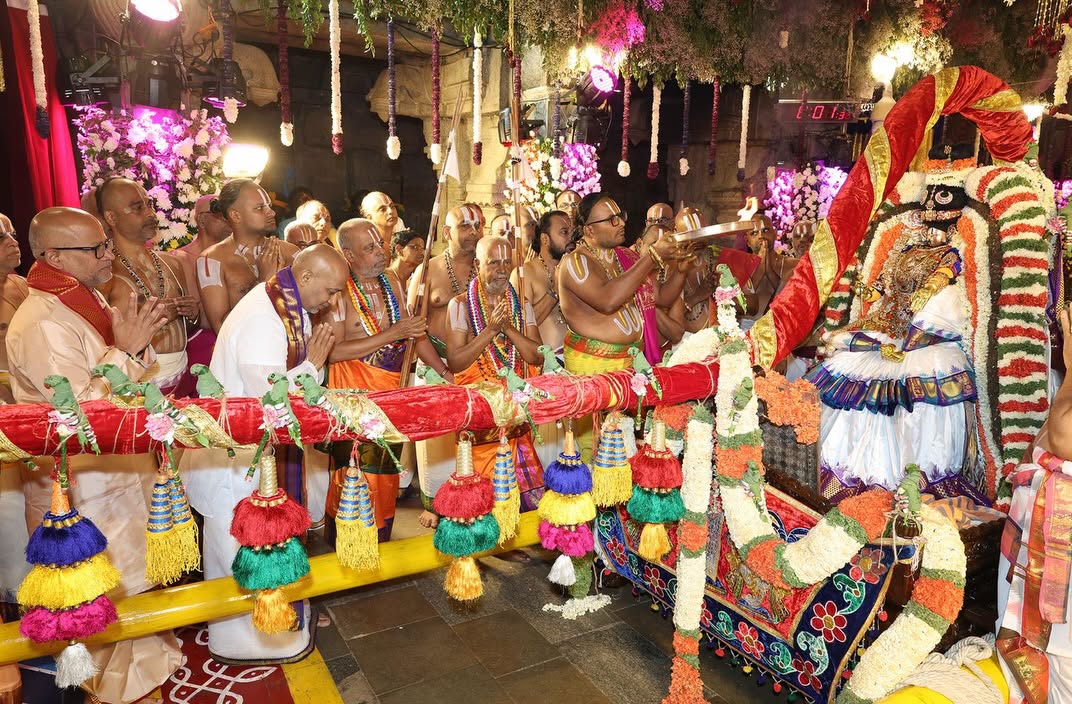 Tirumala Brahmotsavam 2026 | మోహినీ రూపంలో మలయప్ప.. మంత్రముగ్ధులైన భక్తజనం..! ఫొటో గ్యాలరీ - Image 43