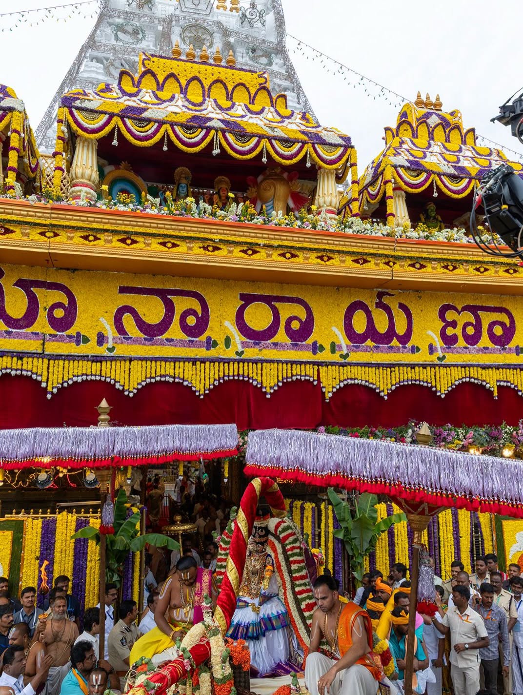 Tirumala Brahmotsavam 2026 | మోహినీ రూపంలో మలయప్ప.. మంత్రముగ్ధులైన భక్తజనం..! ఫొటో గ్యాలరీ - Image 39