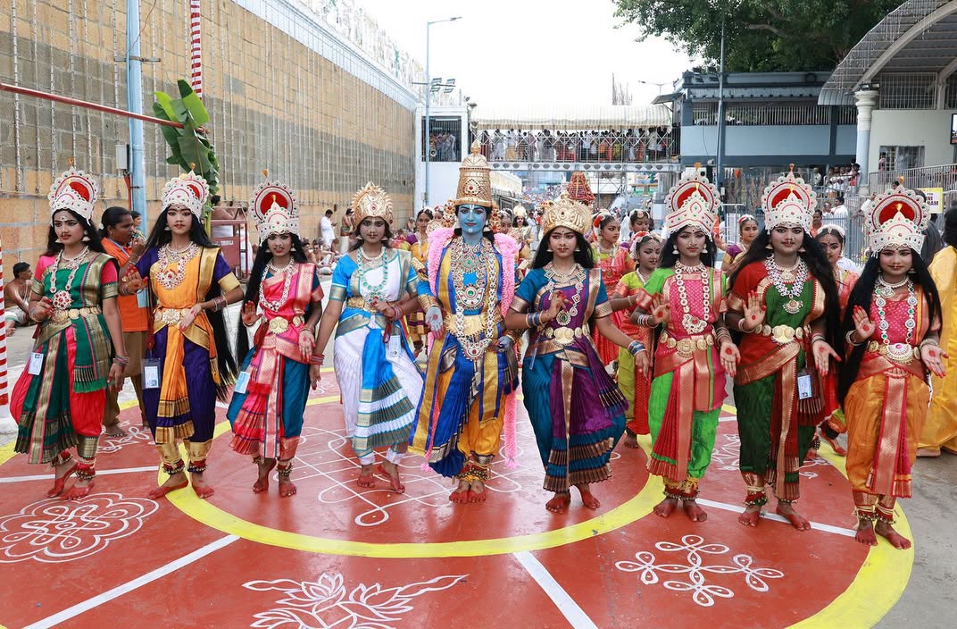 Tirumala Brahmotsavam 2026 | మోహినీ రూపంలో మలయప్ప.. మంత్రముగ్ధులైన భక్తజనం..! ఫొటో గ్యాలరీ - Image 17