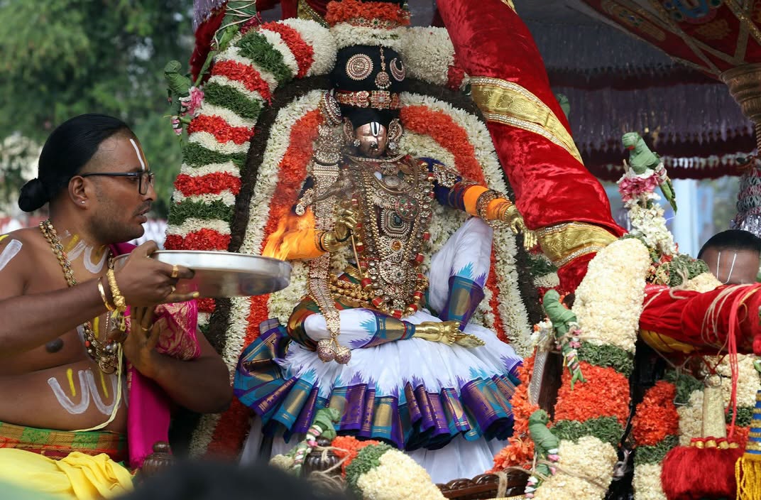 Tirumala Brahmotsavam 2026 | మోహినీ రూపంలో మలయప్ప.. మంత్రముగ్ధులైన భక్తజనం..! ఫొటో గ్యాలరీ - Image 14