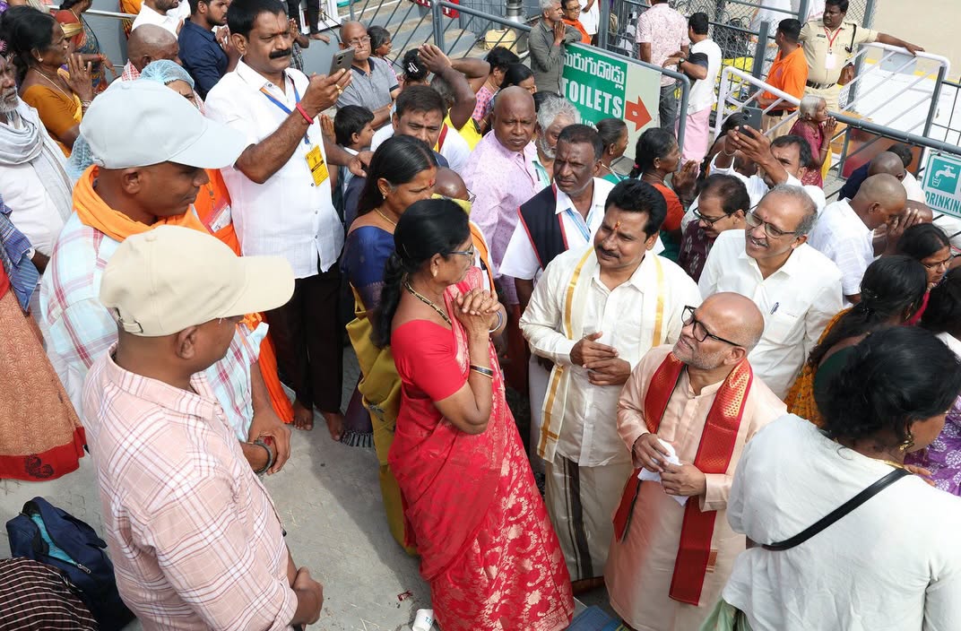 Tirumala Brahmotsavam 2026 | మోహినీ రూపంలో మలయప్ప.. మంత్రముగ్ధులైన భక్తజనం..! ఫొటో గ్యాలరీ - Image 27