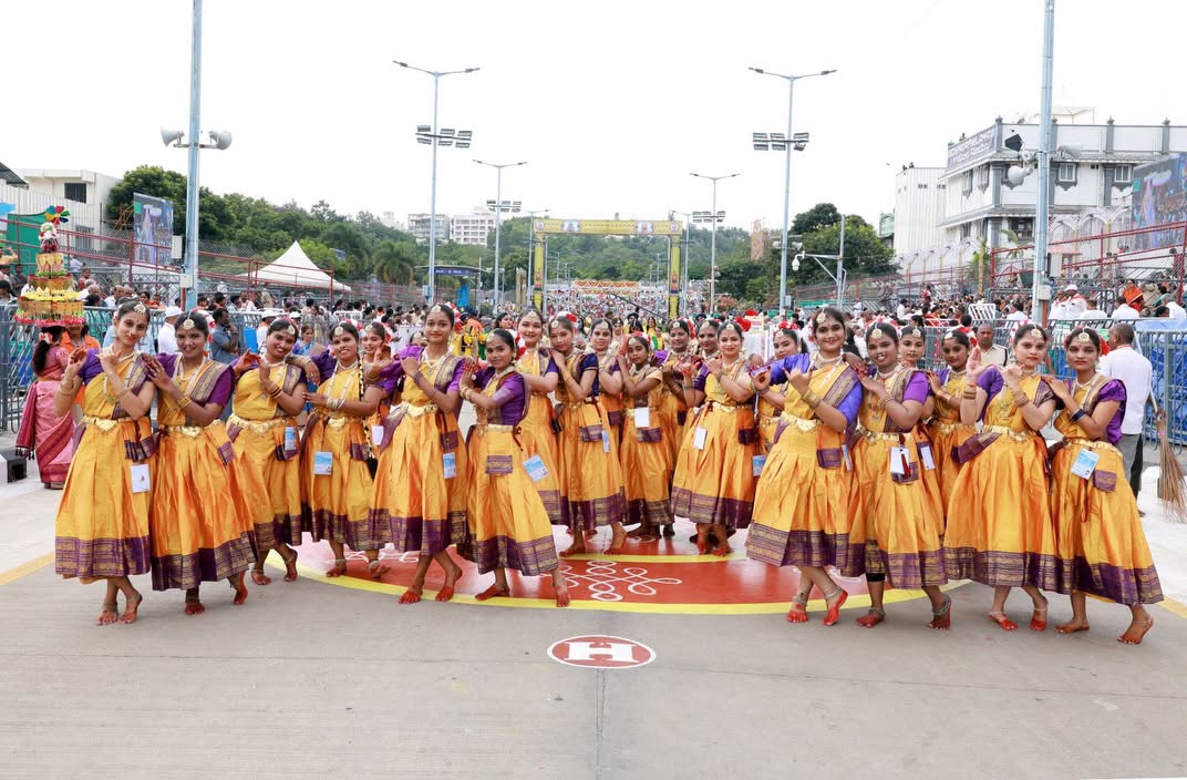Tirumala Brahmotsavam 2026 | మోహినీ రూపంలో మలయప్ప.. మంత్రముగ్ధులైన భక్తజనం..! ఫొటో గ్యాలరీ - Image 22
