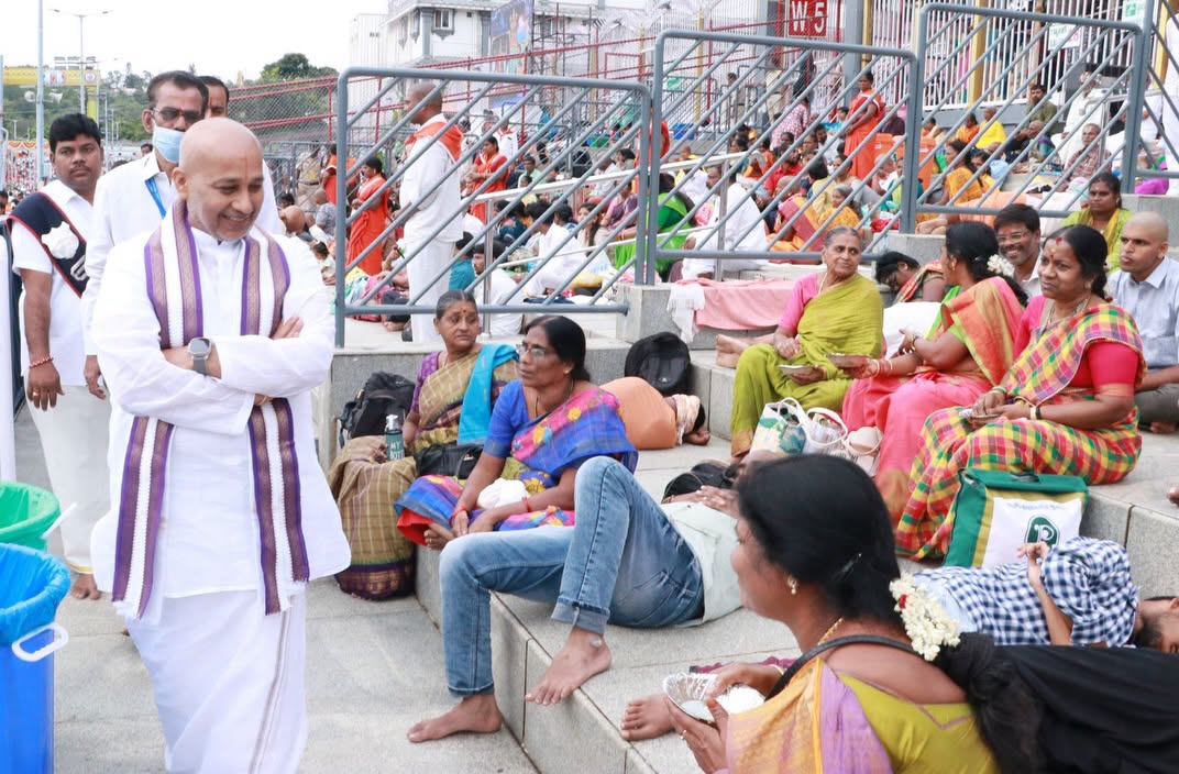 Tirumala Brahmotsavam 2026 | మోహినీ రూపంలో మలయప్ప.. మంత్రముగ్ధులైన భక్తజనం..! ఫొటో గ్యాలరీ - Image 26