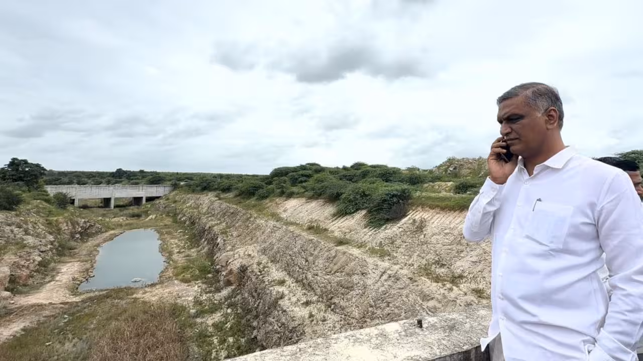 Harish Rao | రేవంత్కి హరీశ్రావు సెల్ఫీ చాలెంజ్.. నర్సాపూర్ కాలువ దుస్థితిని ట్యాగ్ చేస్తున్నా.. చూసుకో