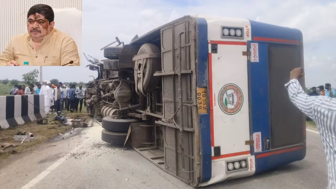 RTC Bus Accident | జుక్కల్లో ఘోర రోడ్డు ప్రమాదం.. ఆర్టీసీ బస్సు బోల్తా పడి డ్రైవర్ మృతి