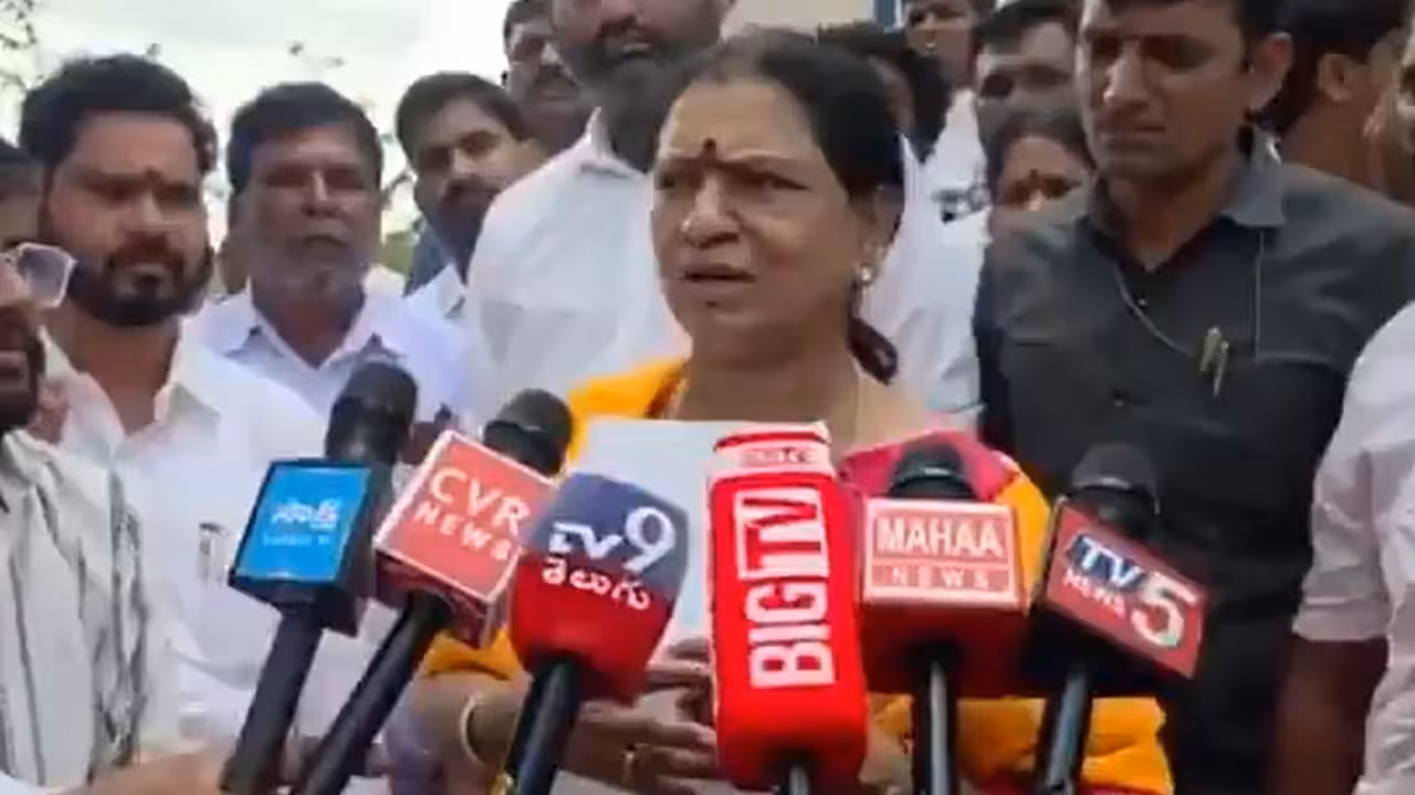 DK Aruna | కొండా సురేఖను తప్పిస్తే చాలా బాధేసింది: బీజేపీ ఎంపీ డీకే అరుణ