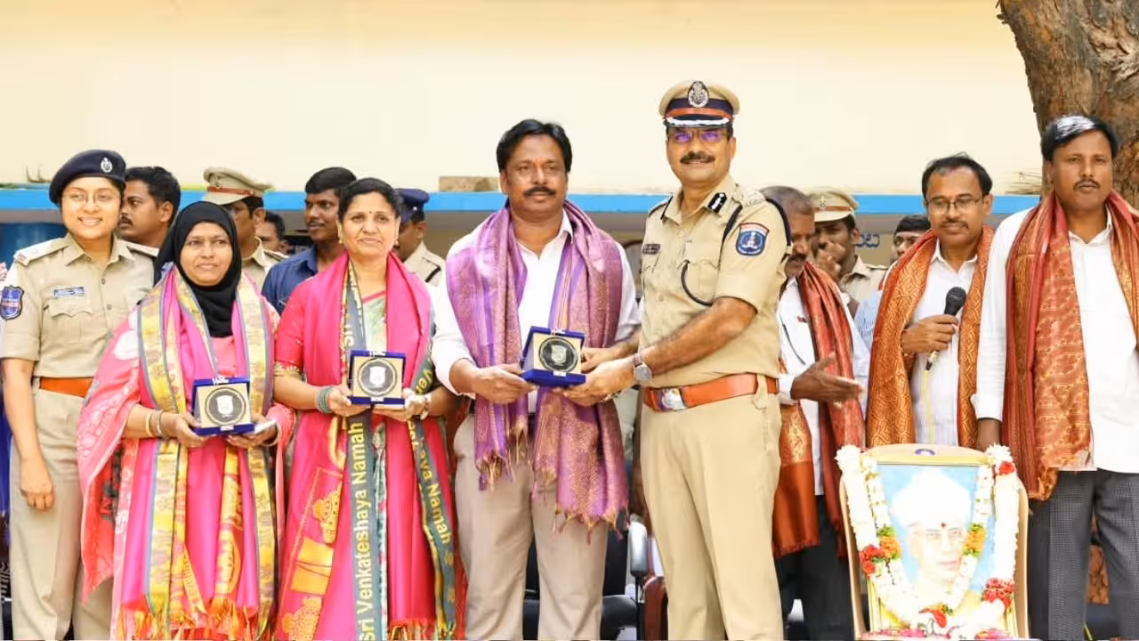 Cyberabad CP Ramesh | ఎవరికైనా తల్లే తొలి గురువు: సైబరాబాద్ సీపీ రమేష్