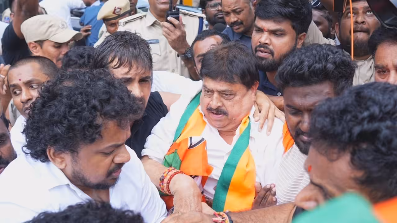 Ramchandar Rao Arrest | బీజేపీ అసెంబ్లీ ముట్టడి తీవ్ర ఉద్రిక్తత.. రాంచందర్రావు అరెస్ట్