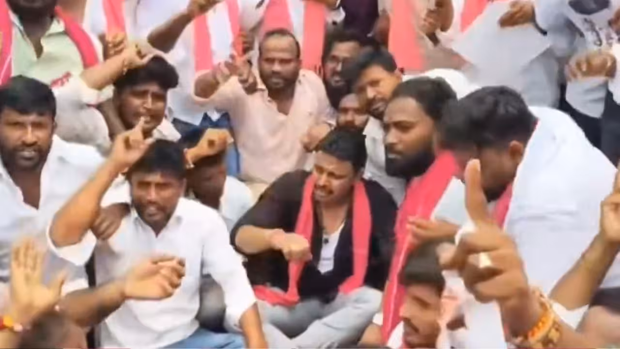 BRS Protest in Nalgonda | మాజీ ఎమ్మెల్యే దుస్తులు చింపేసిన పోలీసులు.. నల్లగొండలో తీవ్ర ఉద్రిక్తత