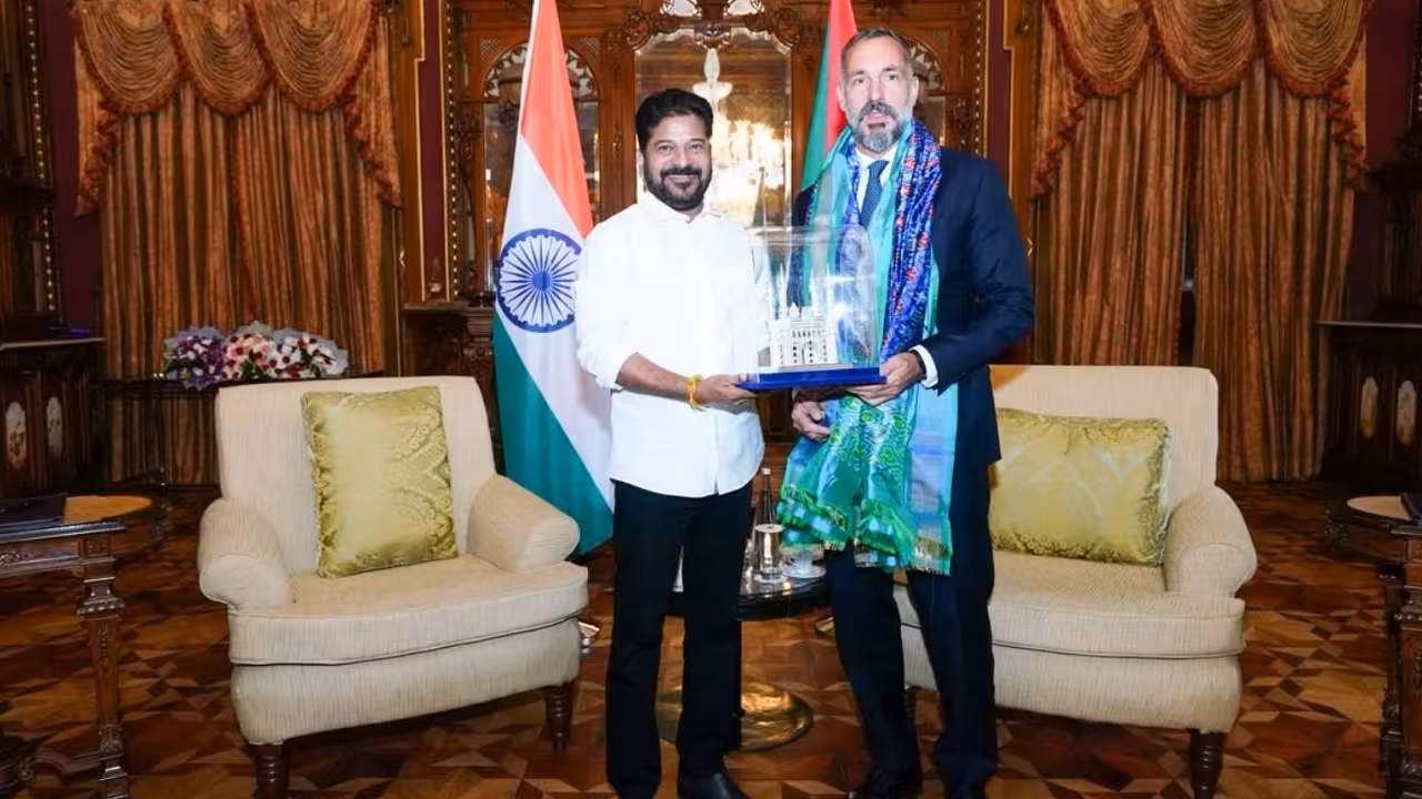 Revanth meets Prince Rahim Aga khan-V | తెలంగాణ గ్లోబల్ సమ్మిట్కు రండి.. ప్రిన్స్ రహీమ్ అగా ఖాన్-Vను కోరిన సీఎం రేవంత్