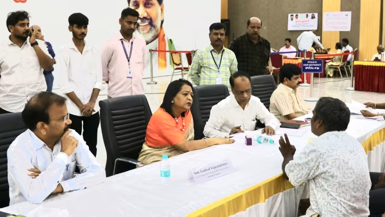 CM Prajavani | ప్రజల విశ్వాసం పెరిగేలా అధికారులు పని చేయాలి