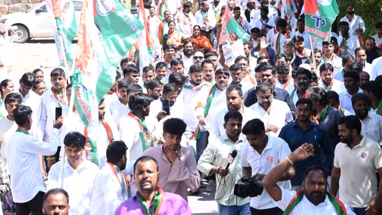 Theenmar Mallanna | బీసీల రాజ్యాధికారం కోసం మల్లన్న తొలి అడుగు.. గోల్కొండ కోట నుంచి రాజ్యాధికార యాత్ర షురూ