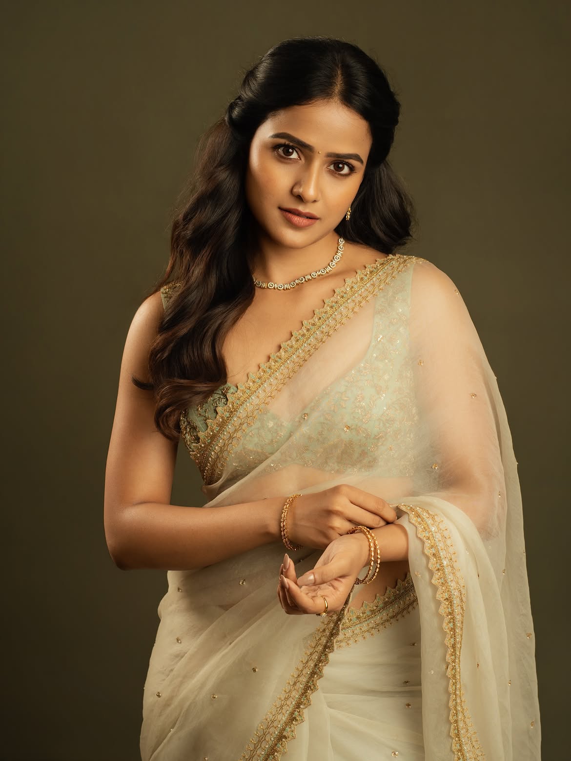 Vaishnavi Chaitanya | వయసుపై తప్పుడు ప్రచారం – ఆధార్ కార్డ్తో క్లారిటీ ఇచ్చిన బేబీ హీరోయిన్ - Image 3