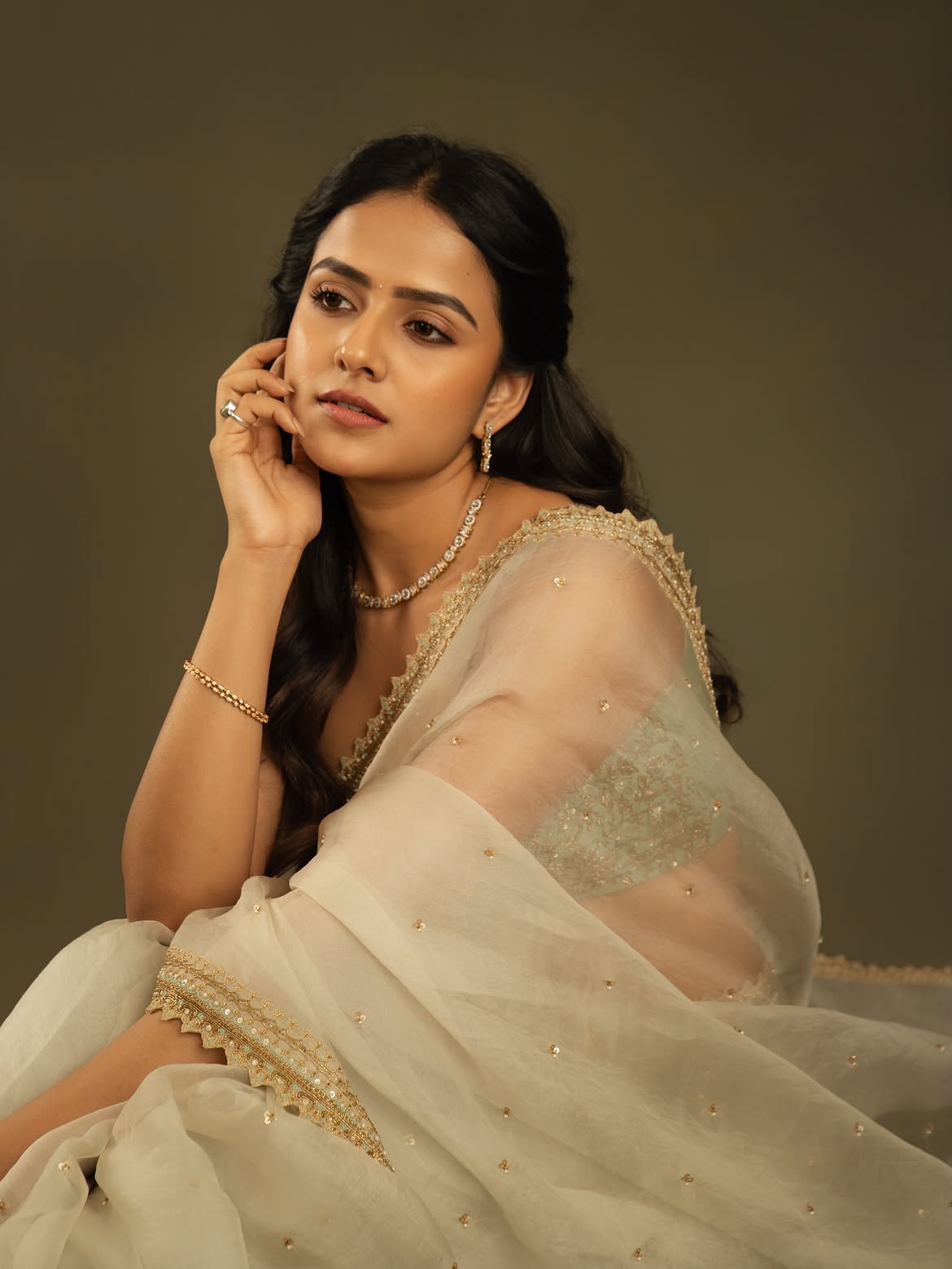 Vaishnavi Chaitanya | వయసుపై తప్పుడు ప్రచారం – ఆధార్ కార్డ్తో క్లారిటీ ఇచ్చిన బేబీ హీరోయిన్ - Image 4