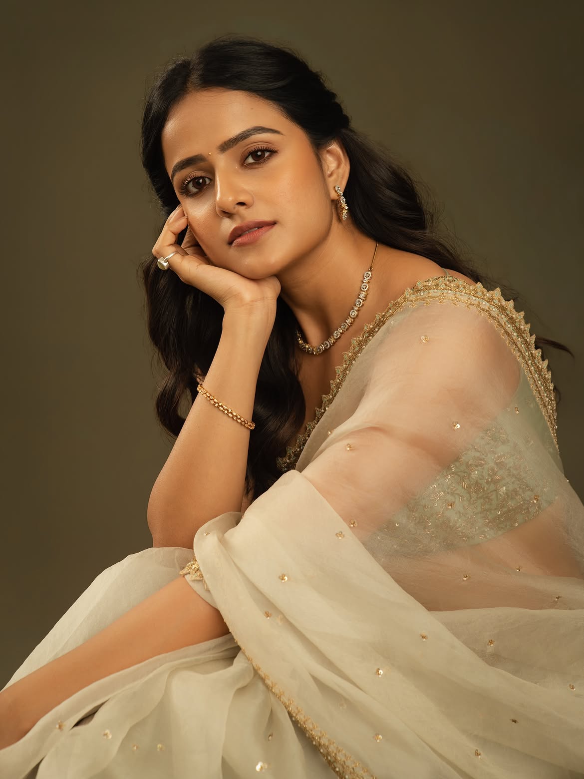Vaishnavi Chaitanya | వయసుపై తప్పుడు ప్రచారం – ఆధార్ కార్డ్తో క్లారిటీ ఇచ్చిన బేబీ హీరోయిన్ - Image 5