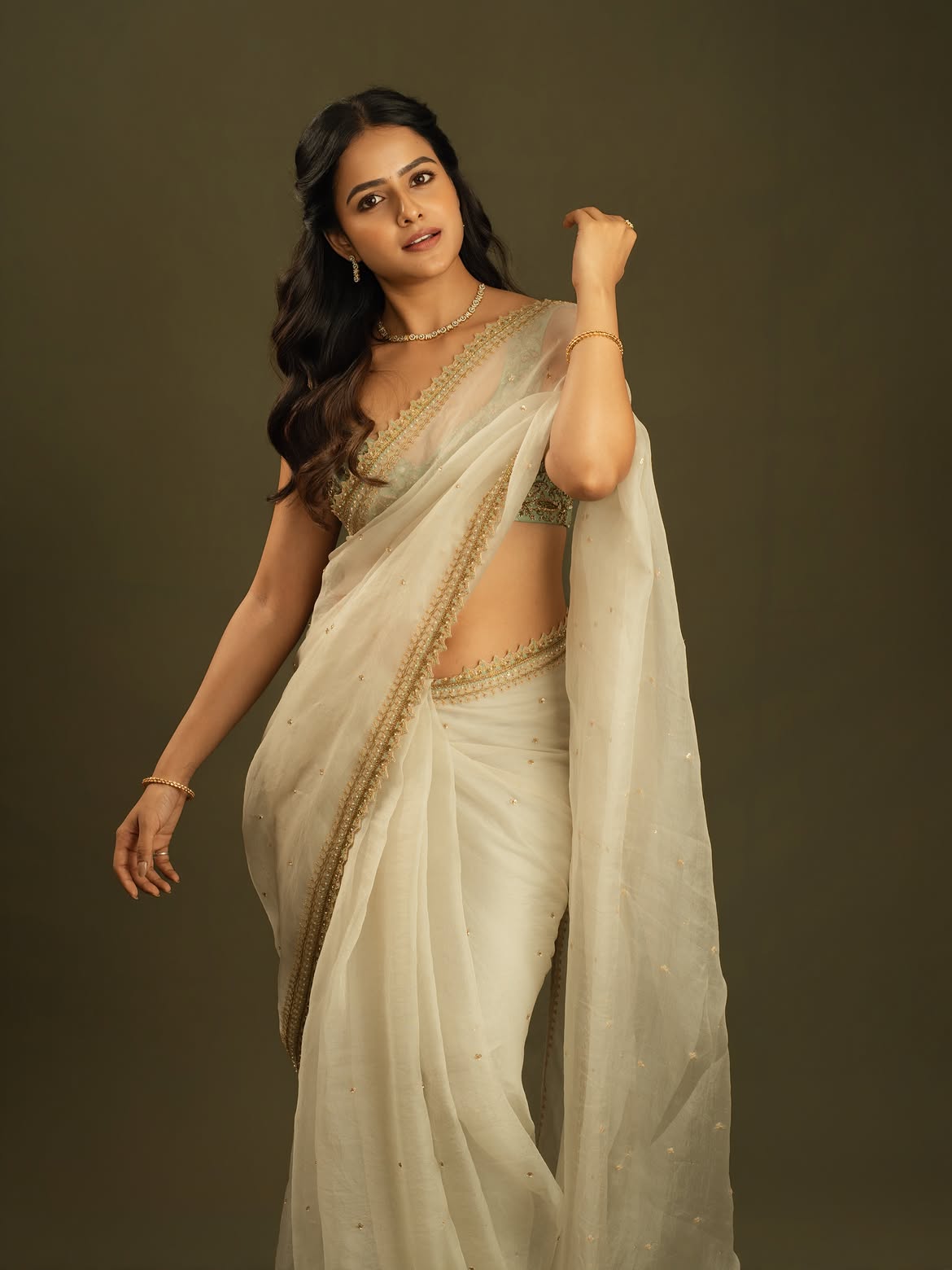 Vaishnavi Chaitanya | వయసుపై తప్పుడు ప్రచారం – ఆధార్ కార్డ్తో క్లారిటీ ఇచ్చిన బేబీ హీరోయిన్ - Image 7
