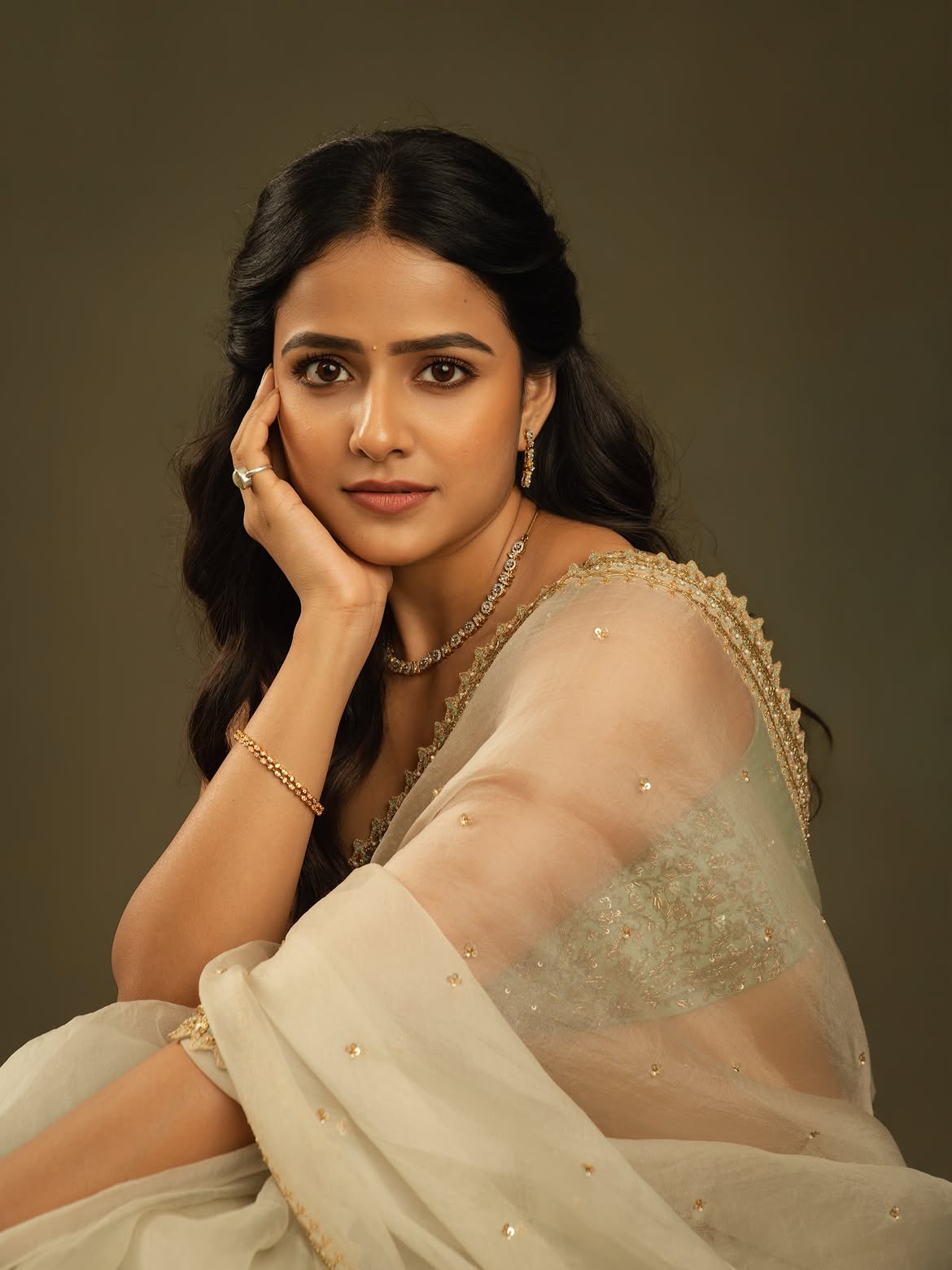 Vaishnavi Chaitanya | వయసుపై తప్పుడు ప్రచారం – ఆధార్ కార్డ్తో క్లారిటీ ఇచ్చిన బేబీ హీరోయిన్ - Image 8