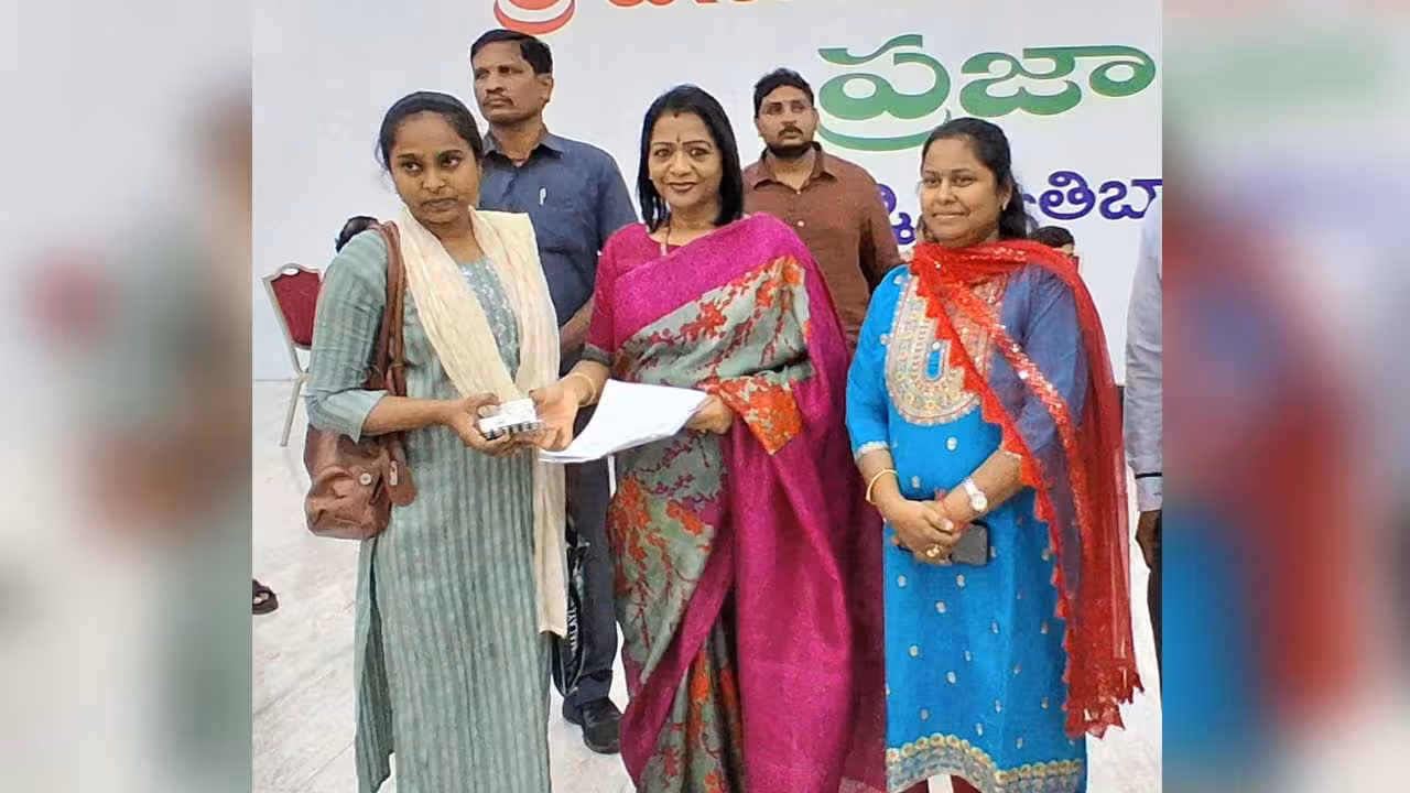 Gadwal Vijaya Lakshmi | తొమ్మిదేళ్ల స్టెల్లాకు సీఎం ప్రజావాణి అండ.. ప్రతి నెలా మందులు అందేలా ఏర్పాట్లు