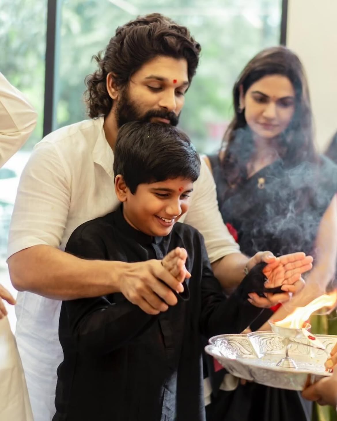 VinayakaChavithi | అత్తింట్లో రష్మిక – కొడుకుతో అల్లు అర్జున్ – స్టార్ హీరోహీరోయిన్ల వినాయక చవితి సెలబ్రేషన్స్ - Image 7