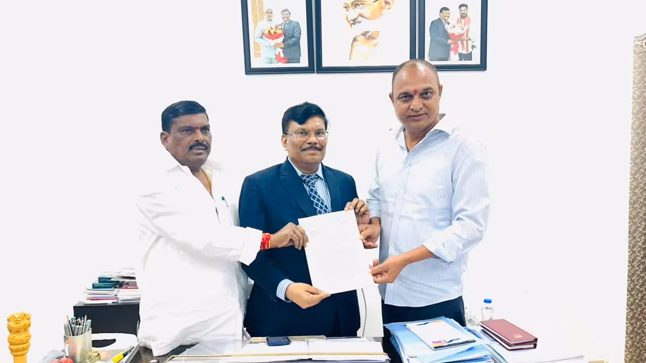 CM Revanth Reddy Fake Tweet | సీఎంపై సభా హక్కుల ఉల్లంఘన నోటీసు
