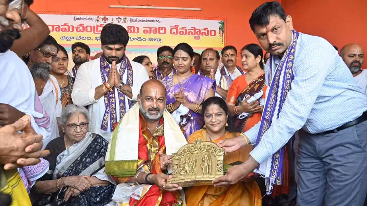 Bandi Sanjay | ఆ ముగ్గురు మంత్రులు వసూళ్లలో బిజీ..