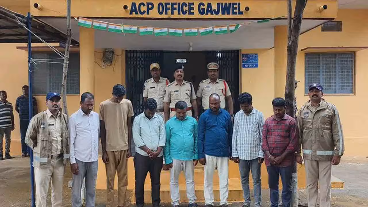 BRS Leaders | కాంగ్రెస్ నేతల కార్లపై పసుపు నీళ్లు.. బీఆర్ఎస్ కార్యకర్తలకు రిమాండ్