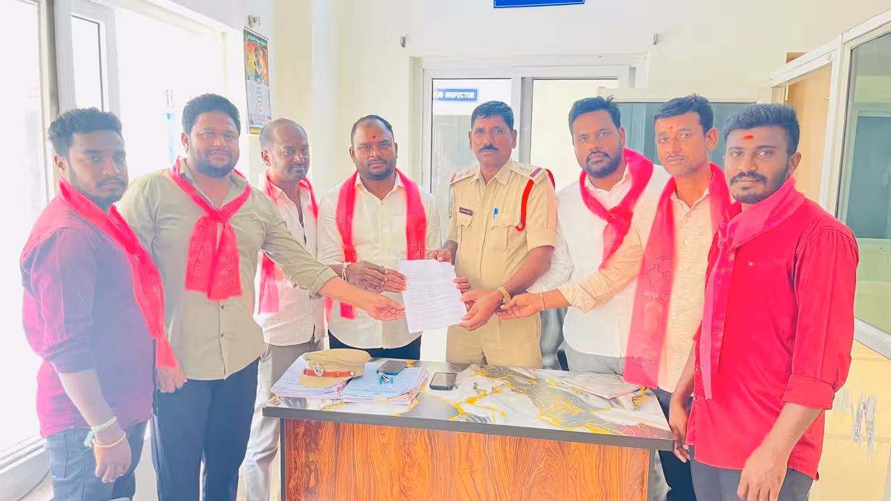 Veerapalli Shankar | కేసీఆర్పై అనుచిత వ్యాఖ్యలు: కాంగ్రెస్ ఎమ్మెల్యే వీరపల్లి శంకర్పై పోలీసులకు ఫిర్యాదు