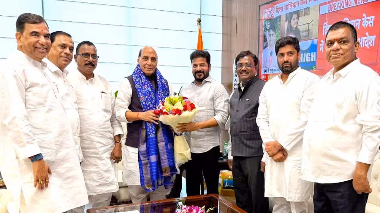 Revanth Reddy | గ్లోబల్ సమ్మిట్లో డిఫెన్స్ ఎక్స్పోకు సహకరించండి.. రక్షణమంత్రి రాజ్నాథ్కు సీఎం రేవంత్ విజ్ఞప్తి