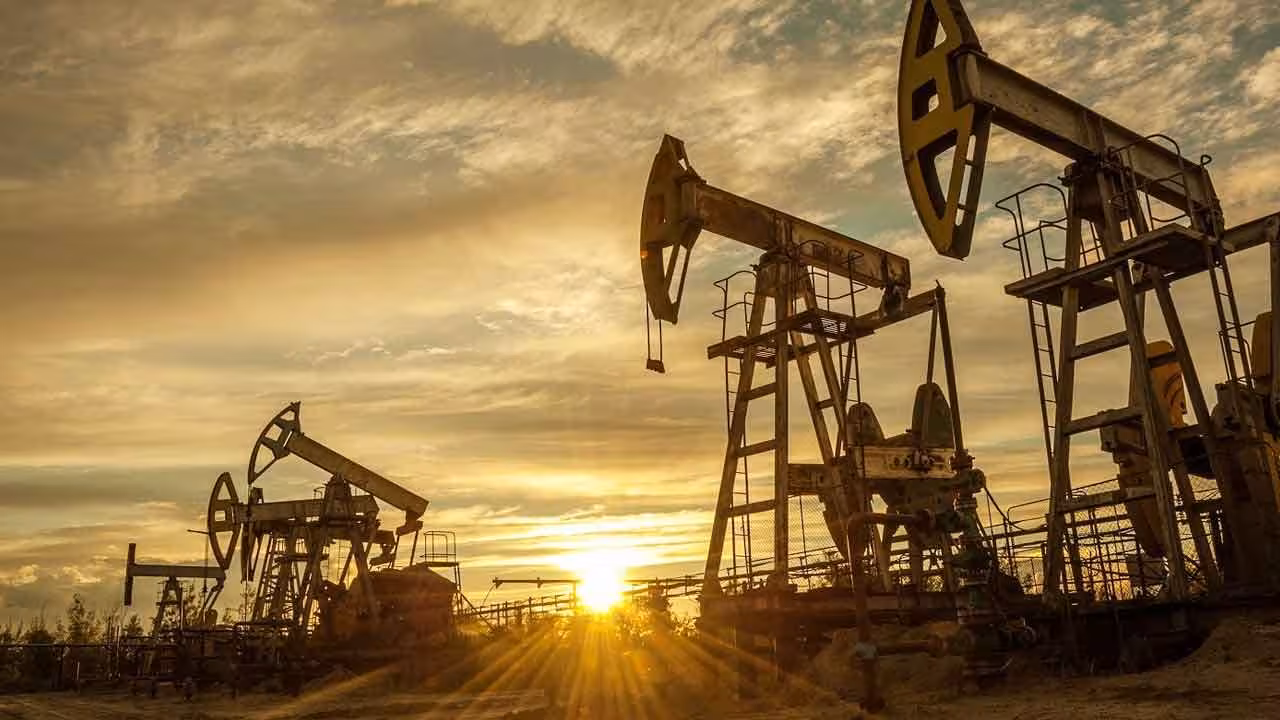 Crude Oil | రష్యా నుంచి చమురు కొనుగోళ్లకు కోత..? అమెరికా ఆంక్షలతో భారత్పై ఒత్తిడి..