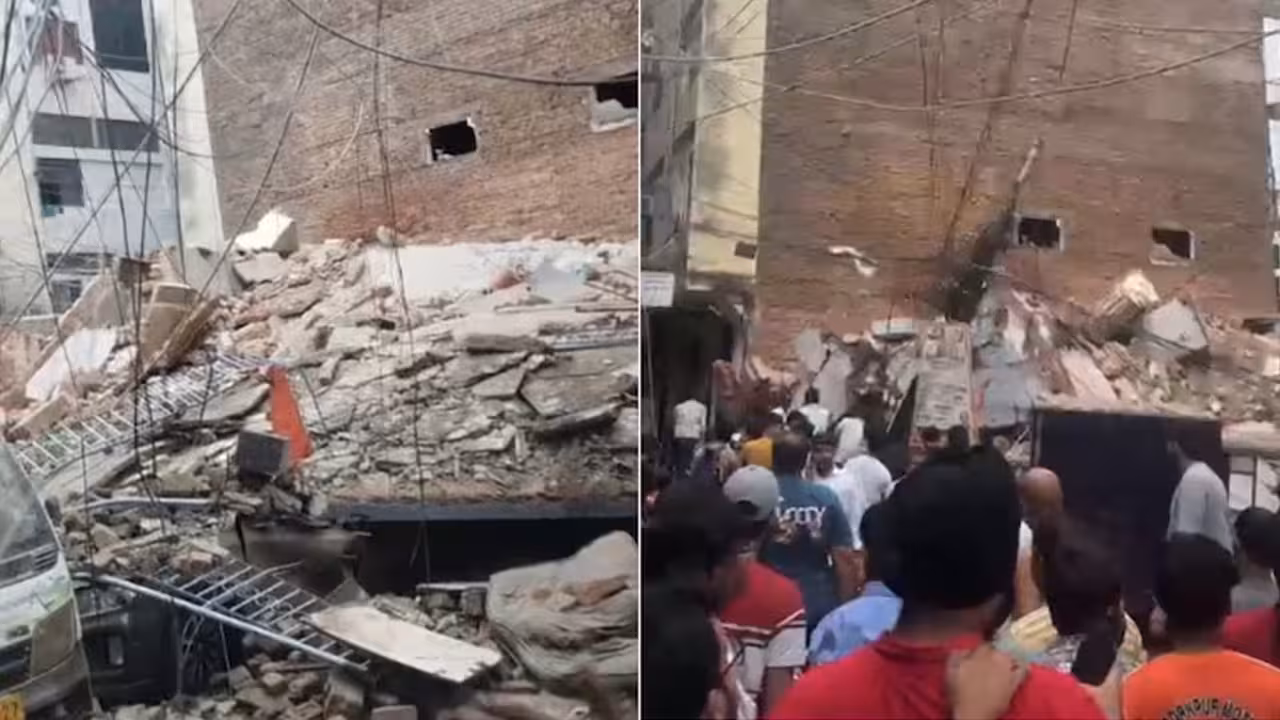 Delhi Building Collapse | పేకమేడలా కూలిన 4 అంతస్తుల పీజీ హాస్టల్.. శిథిలాల కింద విద్యార్థుల హాహాకారాలు