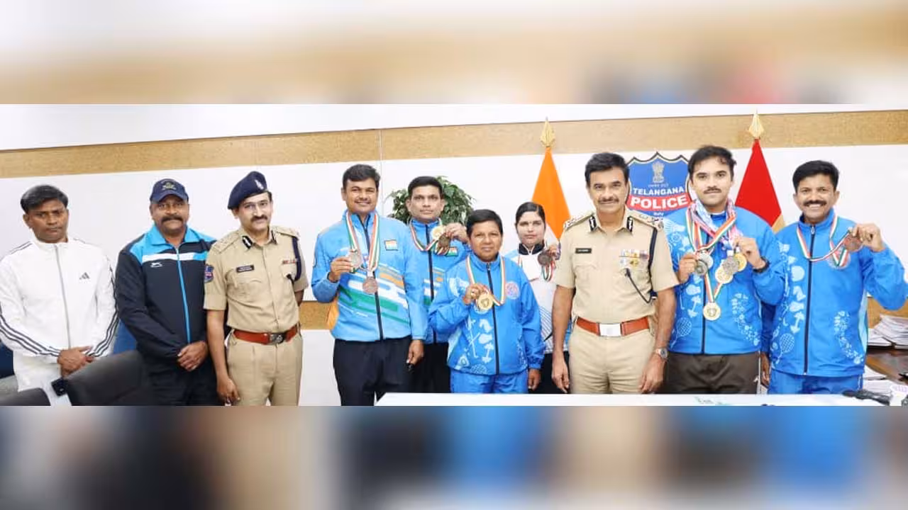 Telangana Police | షూటింగ్లో తెలంగాణ పోలీసుల జోరు.. విజేతలకు డీజీపీ అభినందన