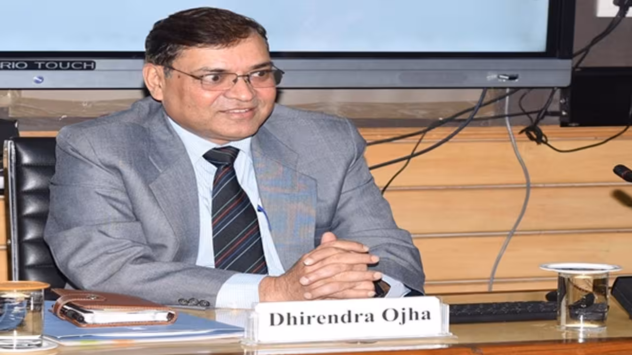 Dhirendra Ojha PIB | పీఐబీ చీఫ్గా ధీరేంద్ర ఓజా పదవీకాలం మరో ఏడాది పొడిగింపు: కేంద్ర కేబినెట్ ఆమోదం