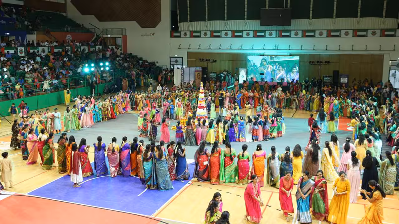 Bathukamma Dubai | దుబాయిలోనూ అంగరంగ వైభవంగా బతుకమ్మ వేడుకలు.. ప్రభుత్వానికి ఎన్నారై కమిటీ విజ్ఞప్తి