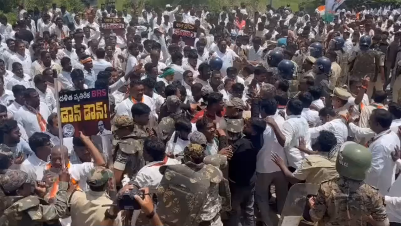 KCR Erravalli Farmhouse Tension | కేసీఆర్ ఫామ్హౌస్ వద్ద తీవ్ర ఉద్రిక్తత: ఎర్రవల్లిలో ‘వెయ్యి డప్పుల’ నిరసన.. సెక్షన్ 144 విధింపు